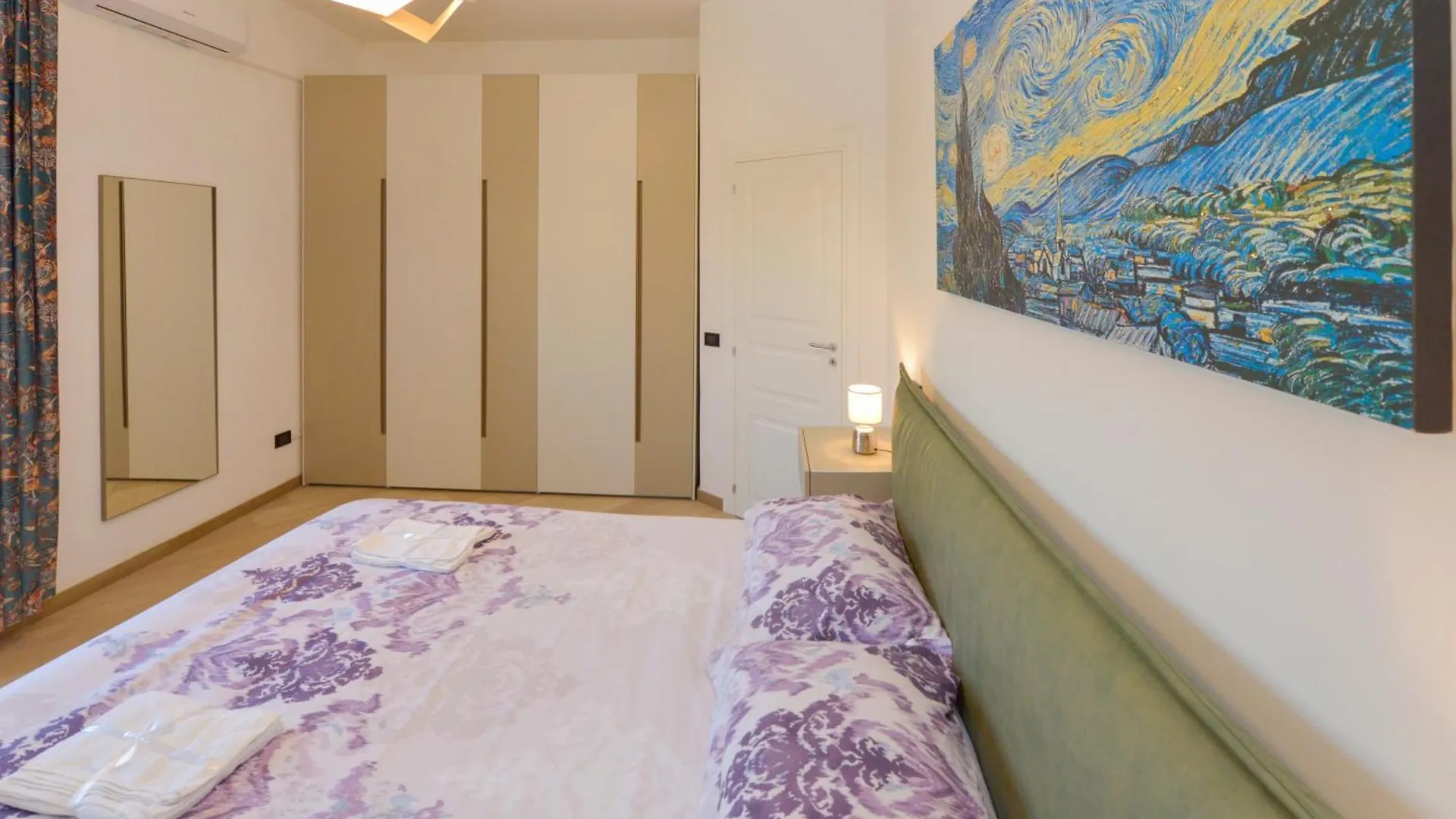 Apartment Micione22 Stazione Centrale Naples